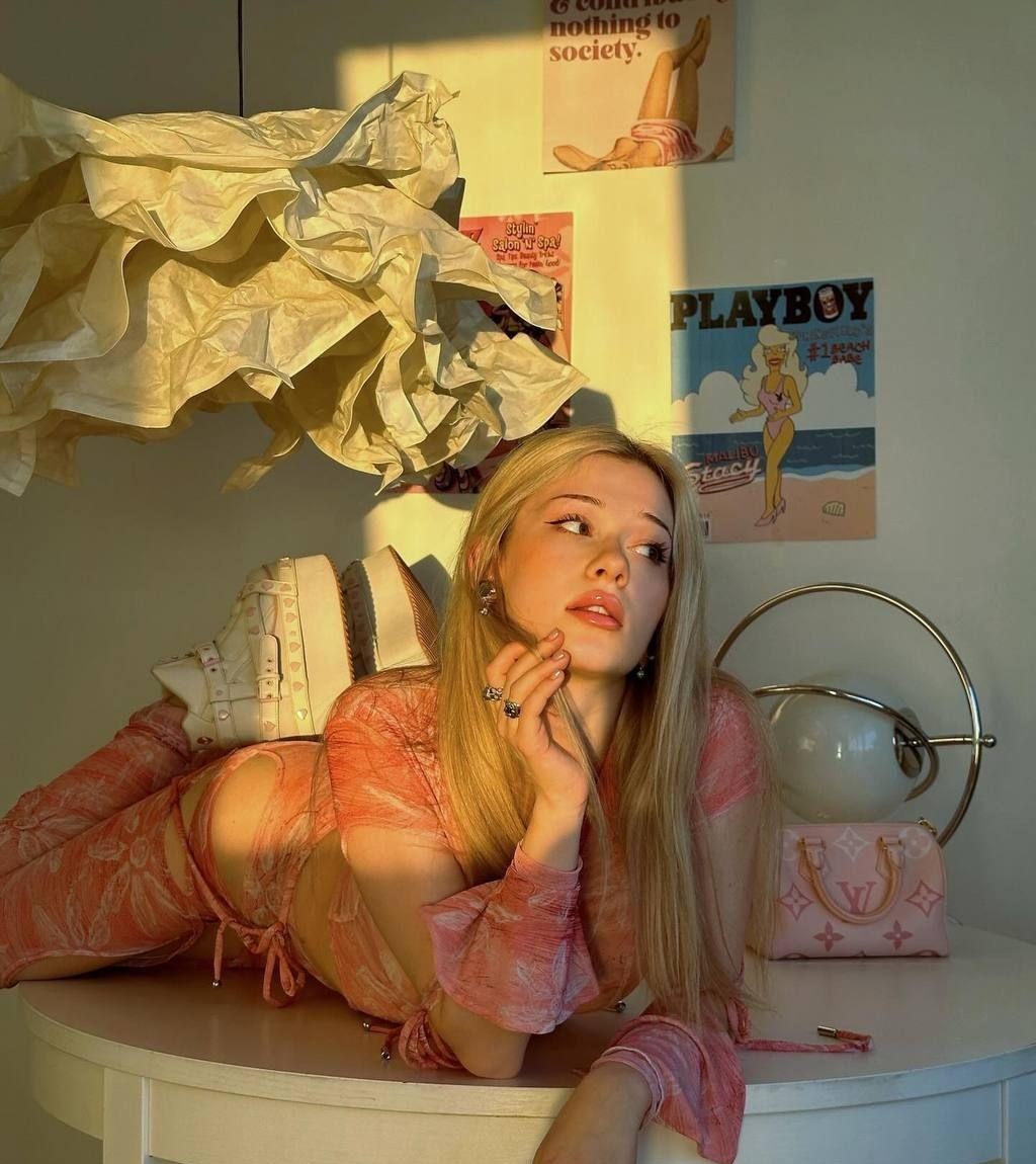 Луна привлекальеная девушка из Елабуги цена от 3000 руб