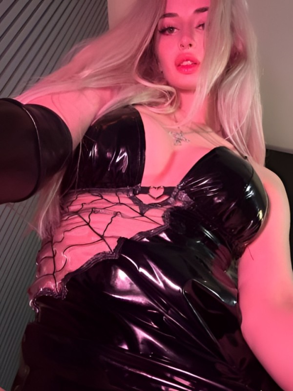 Анастасия привлекательная девушка из Елабуги цена от 10000 руб