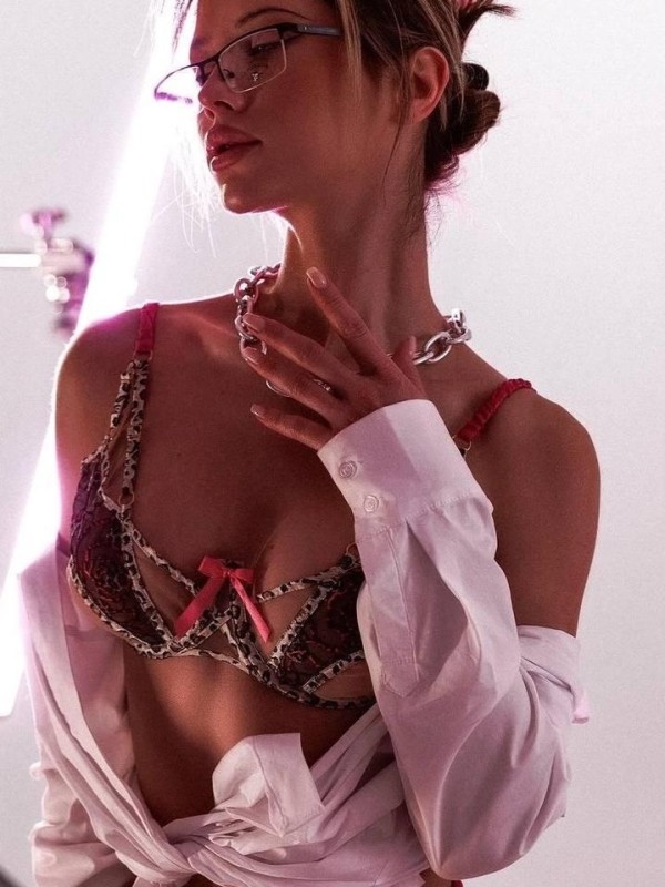 Мила привлекательная девушка из Елабуги цена от 6000 руб